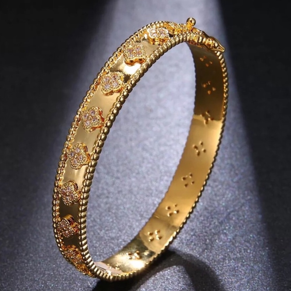 Gold Clover Bangle